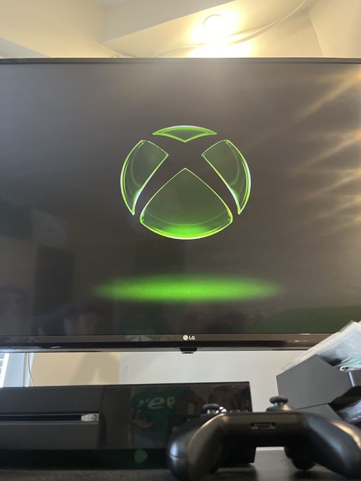 Xbox 1 с три джойстика в отлично състояние