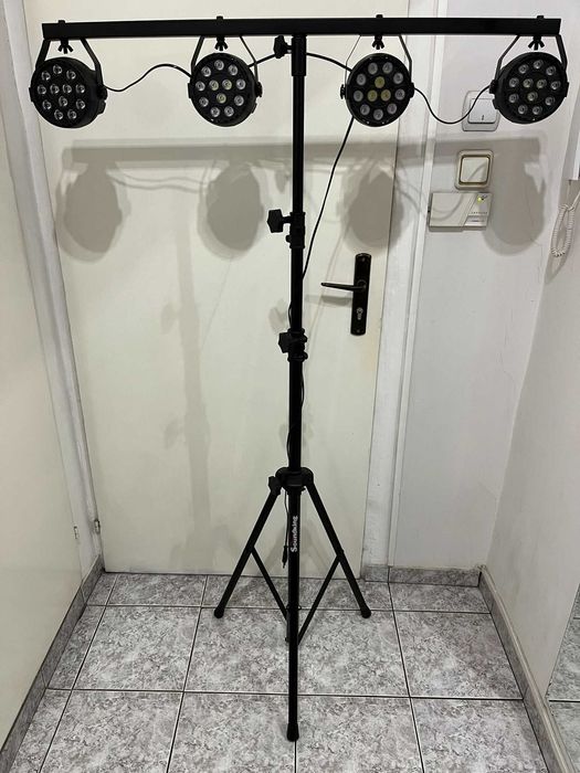 Продавам комплект мобилна стойка и 4 бр. LED PAR осветление