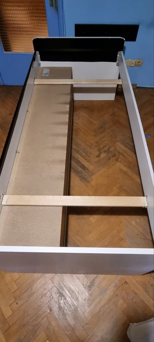 Легло 200х90 с подматрачна рамка и матрак