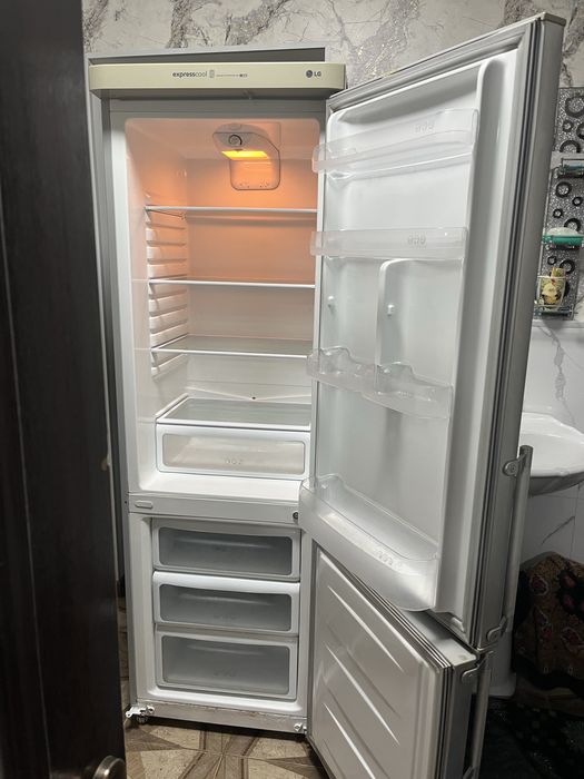 Продаю холодильник