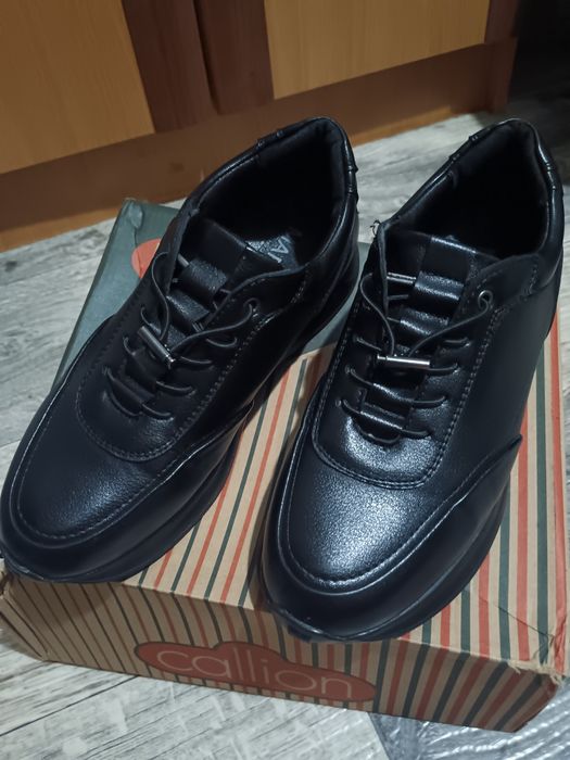 Продам туфли для мальчика.