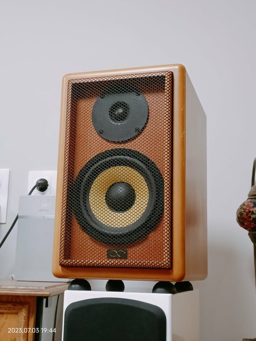 Букшелфи поръчкови