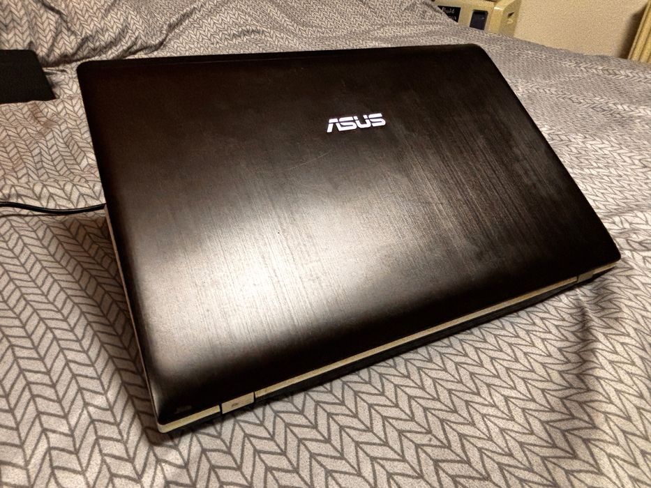 Vand Laptop ASUS i7