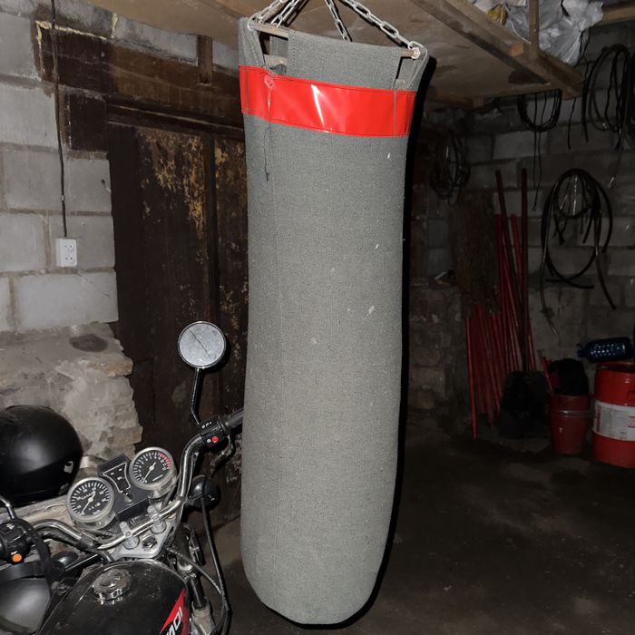 Продам боксерскую грушу