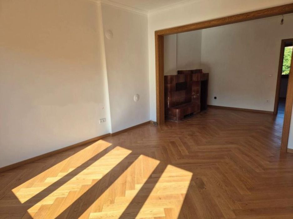 Продава се Тристаен апартамент в София, Център - 100 кв.м за 2805 €/кв.м - Снимка #2