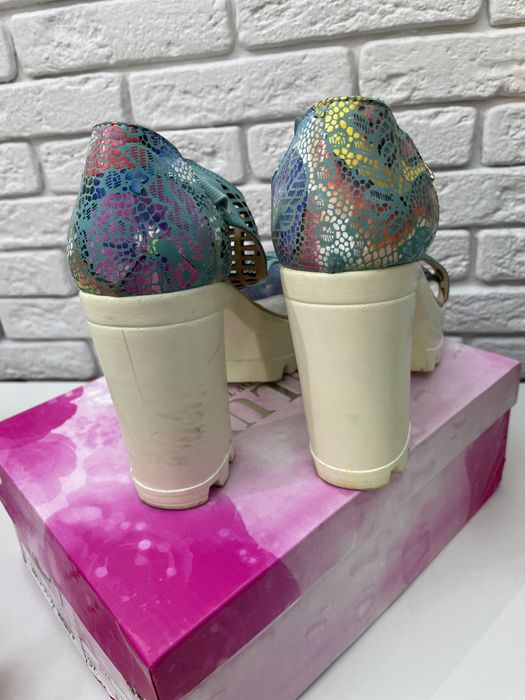 Летние открытые босоножки