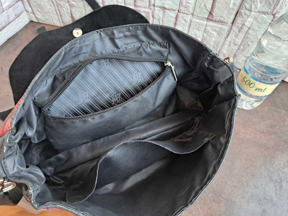 дамска чанта червено черна торба,естествена кожа и велур