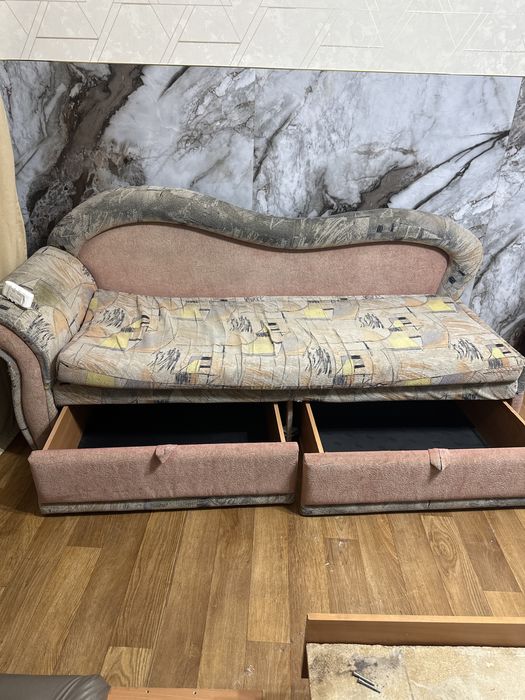 Отдам даром диван, Каскелен