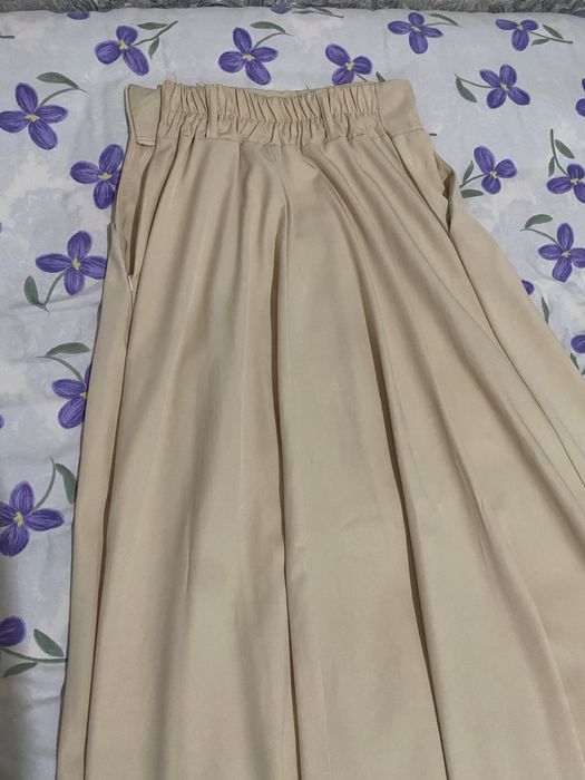 uzungina rangi sarg’ish qaymoqrang…………