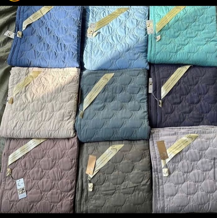 Постельные комплекты, подушки, одеяла, пледы