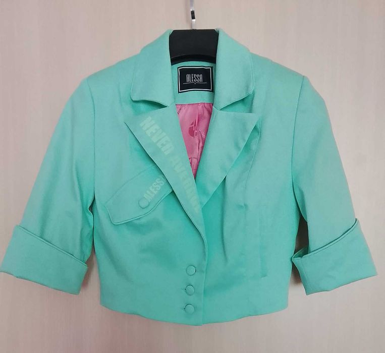 Сет пола и къс блейзър на Алесса Alessa