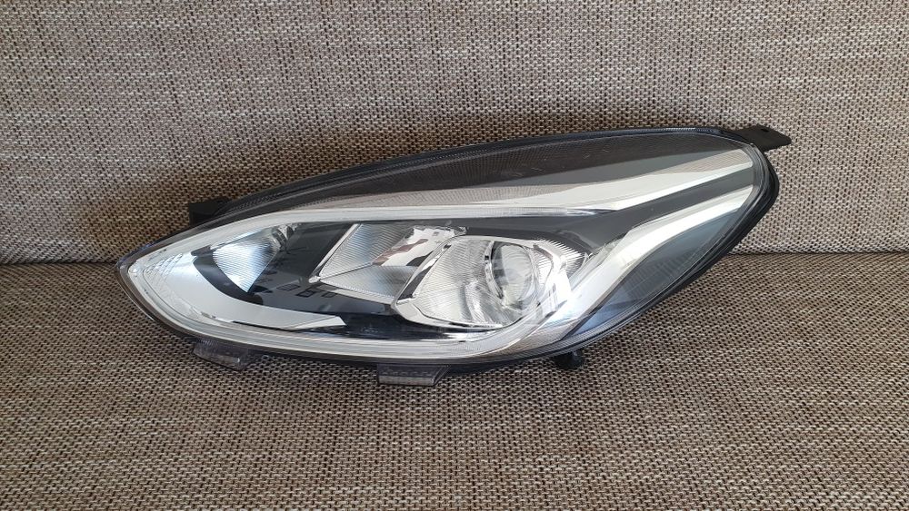 Far stanga Ford Fiesta 8 mk8