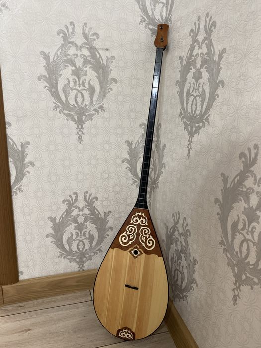 Домбыра,арнайы шебер