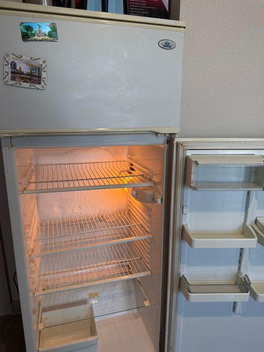 Отдам даром рабочий холодильник