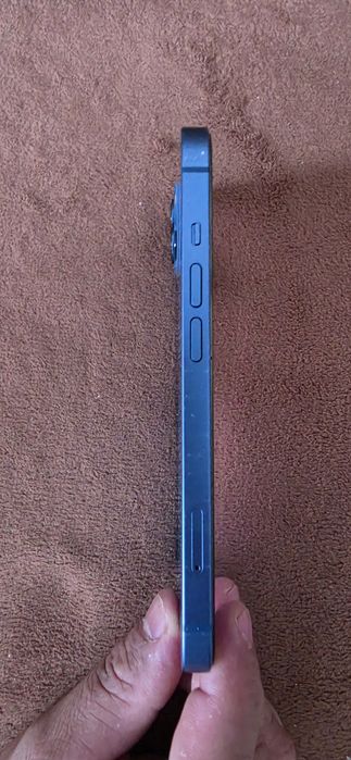 Продам телефон Apple 13
