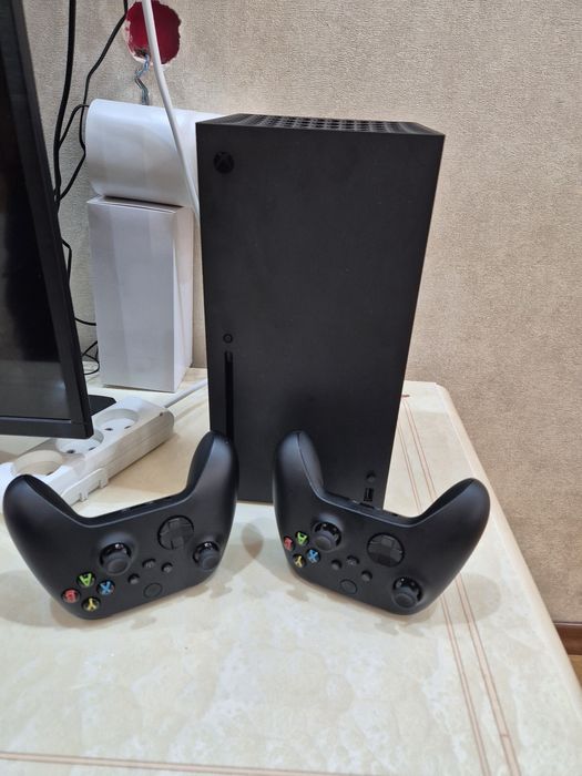 Продам Xbox series X в идеальном состоянии
