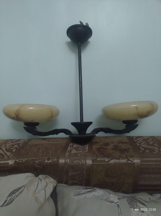 Lustre vechi cu două și trei brațe
