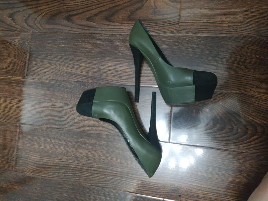 Кожаные туфли glossi , очень красивый цвет , удлиняют изящно ноги