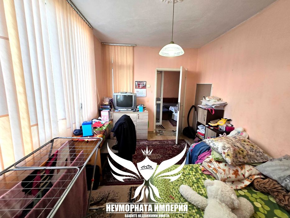 Продавам тристаен 68кв.м. на 4ти етаж с метален гараж в гр.Асеновград, квартал Изток