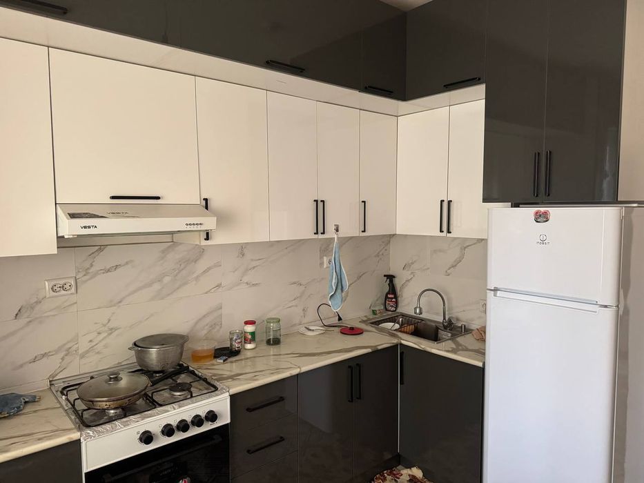 Sheriklikga kam odam turadigan akuratni izlagan bollarga yoki qizlarga