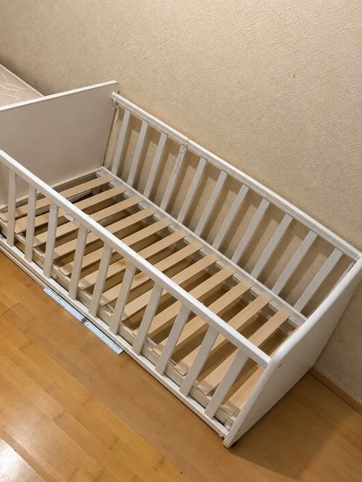 Продам детскую кроватку для ребенка