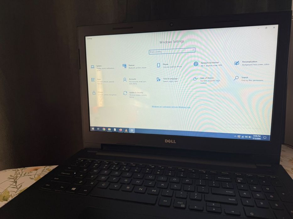Laptop Dell i3 | 4 GB RAM | Windows 10 | Perfect pentru școală și birou