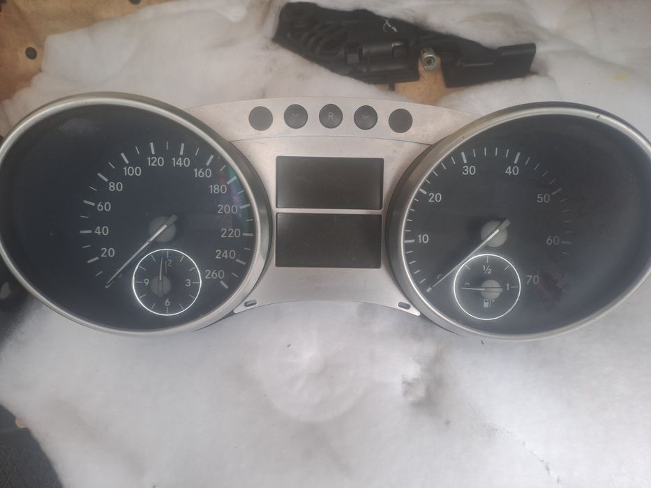 Километраж Мерцедес R класа 164 бензин