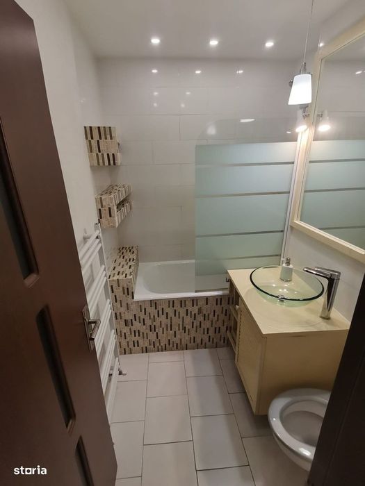 De închiriat apartament cu 2 camere, decomandat – Centrul orașului