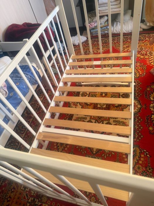 Детская кровать в отличном состояний с матрасом