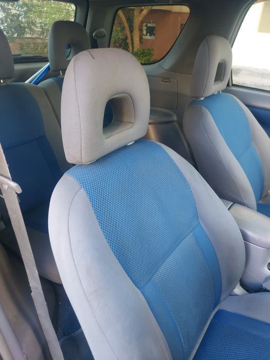 продавам тойота раф 4 много добро състояние бензин всичко платено