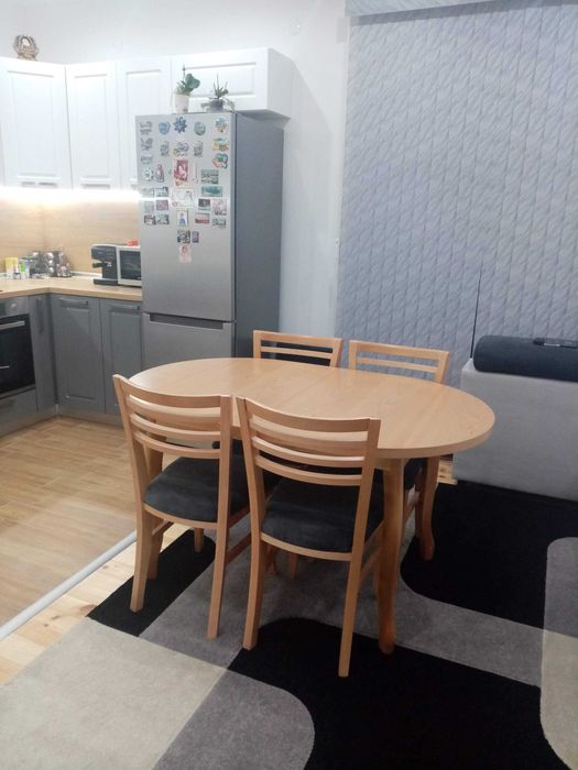 Продавам килим доста запазен