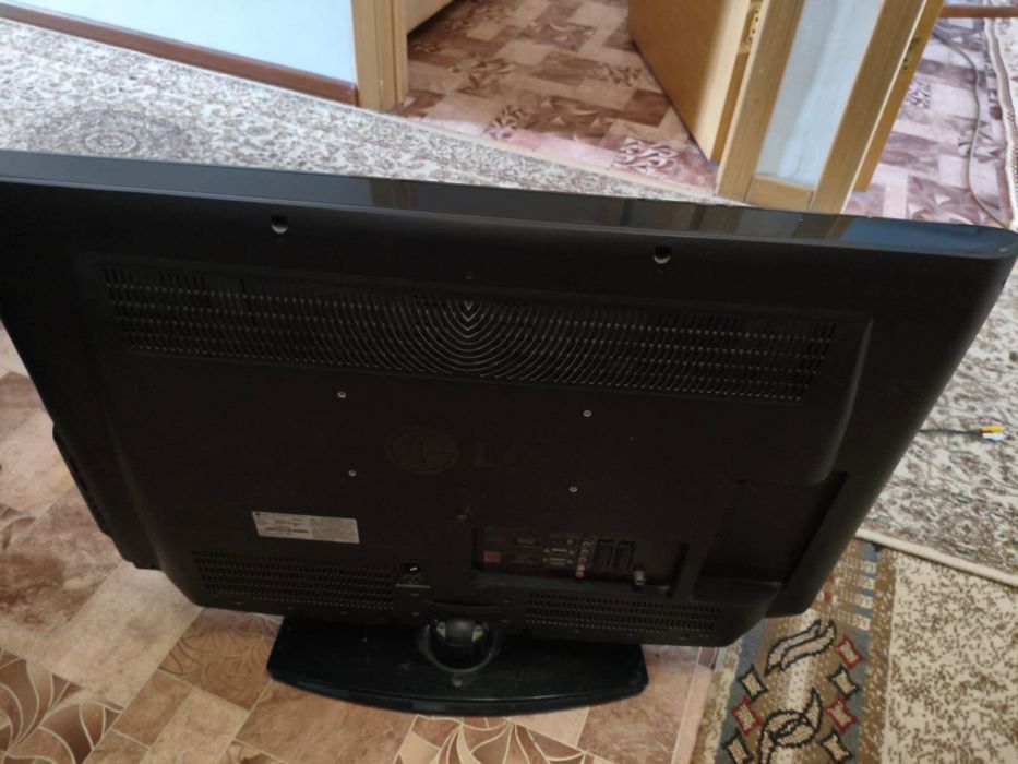 телевизор LG черная