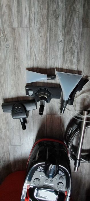 Прахосмукачка перяща Bosch series 4
