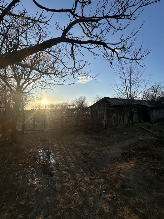 Vand casa si teren aferent
