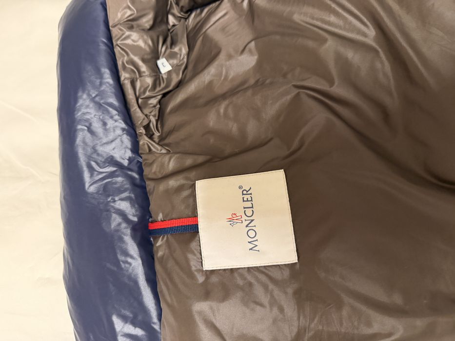 Елек Moncler - тъмно син