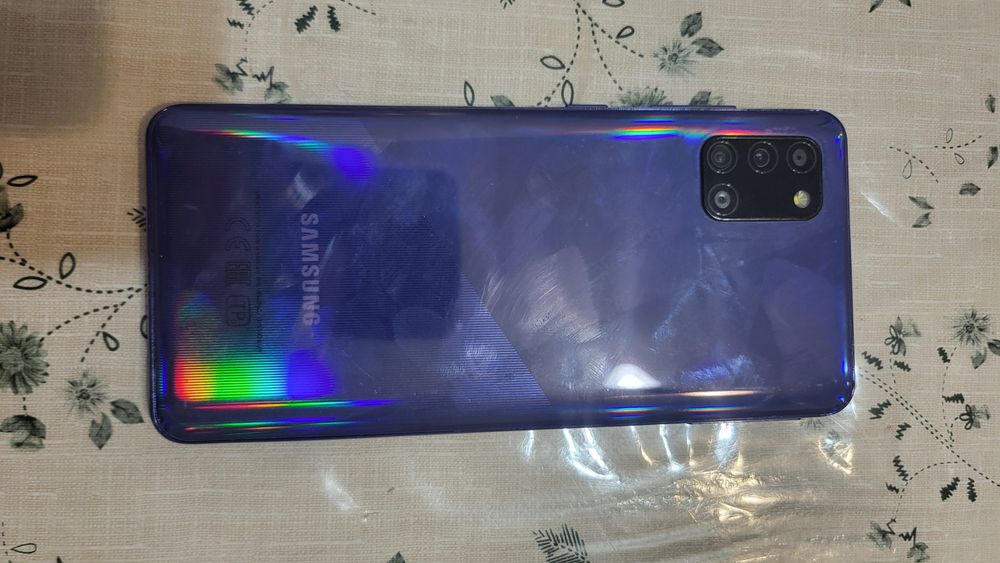 Продам б/у самсунг. Не работает. На запчасти