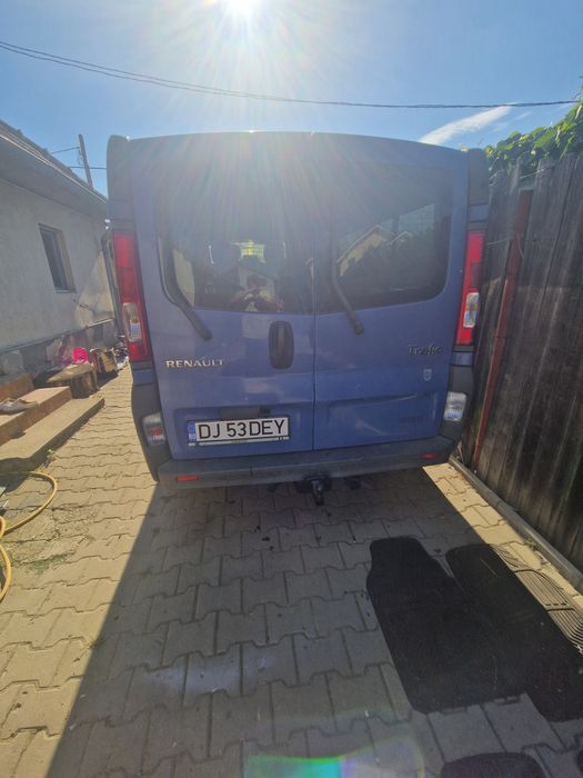 Renault trafic 8+1  2.5