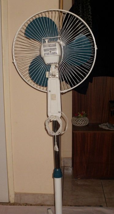 Vand ventilator de camera cu picior