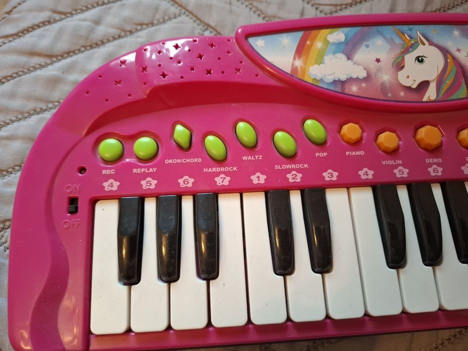 Pian jucărie unicorn