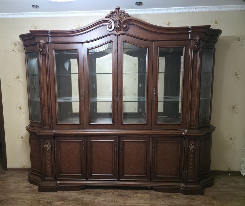 Продам большой шкаф горка