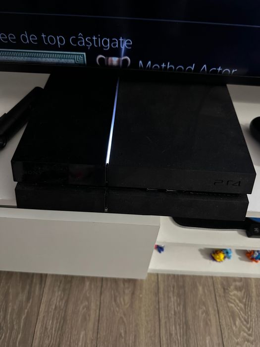 Consola pS4 cu doua joystik-uri