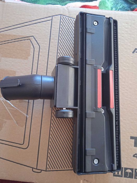 Щетка для пылесоса новая.