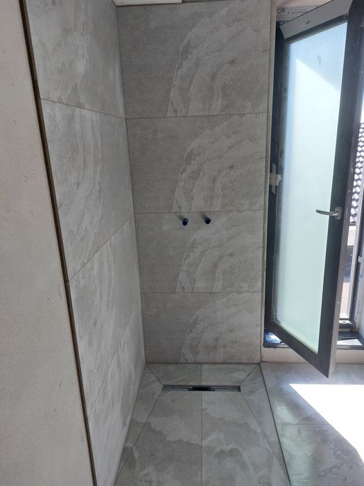 Montaj gresie Oradea Montaj faianta Oradea amenajari interioare Oradea Renovari apartamente Finisaje interioare Oradea