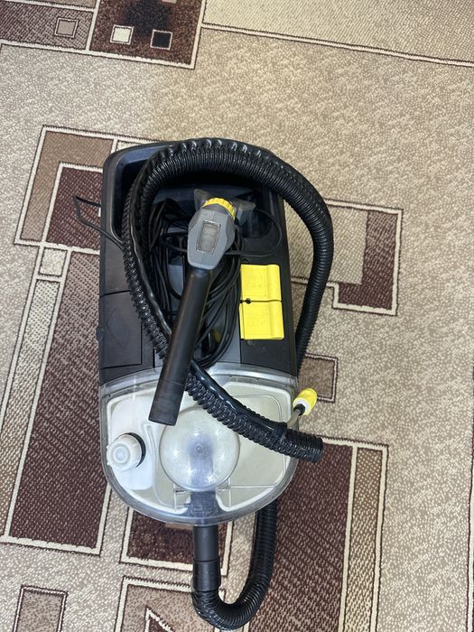 Продам моющий пылесос для химчистки Karcher Puzzi 10/1
