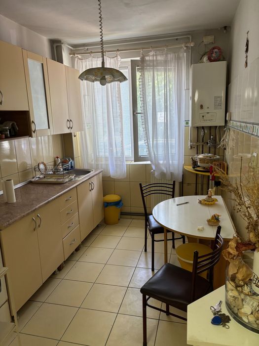 Vand apartament 2 camera in Campina, zona Scoala Centrala