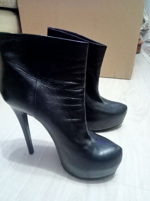 Срочно!Продам ботильоны BALLIN