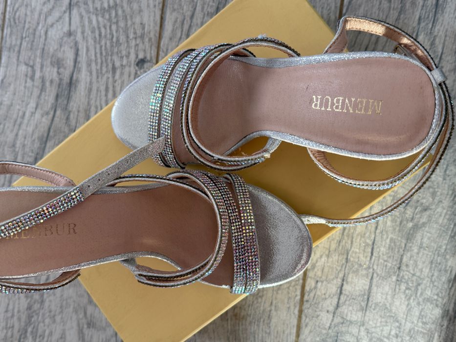 Sandale cu toc Menbur,noi