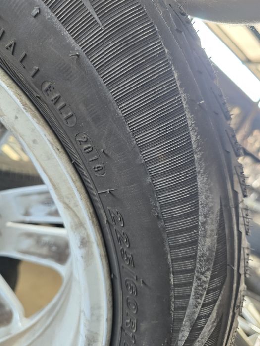 4 Броя Гуми 225/60/17 Nexen 2x8,7mm 2x8mm