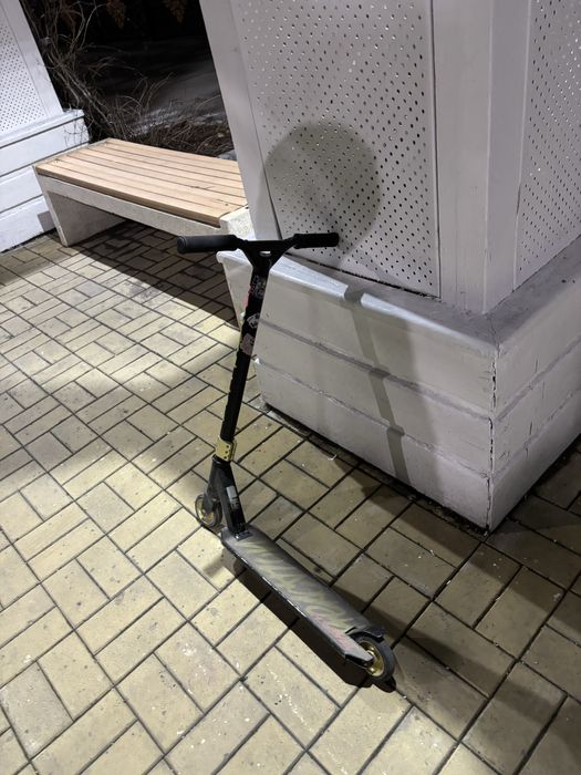 СРОЧНО продаю самокат трюковой