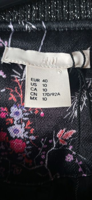 Geacă H&M cu motive florale